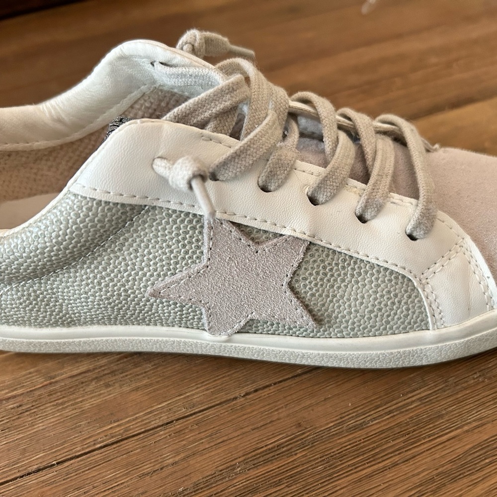 Vintage Havana Sneakers, size 7